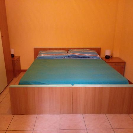 Lovere lake apartment Buitenkant foto